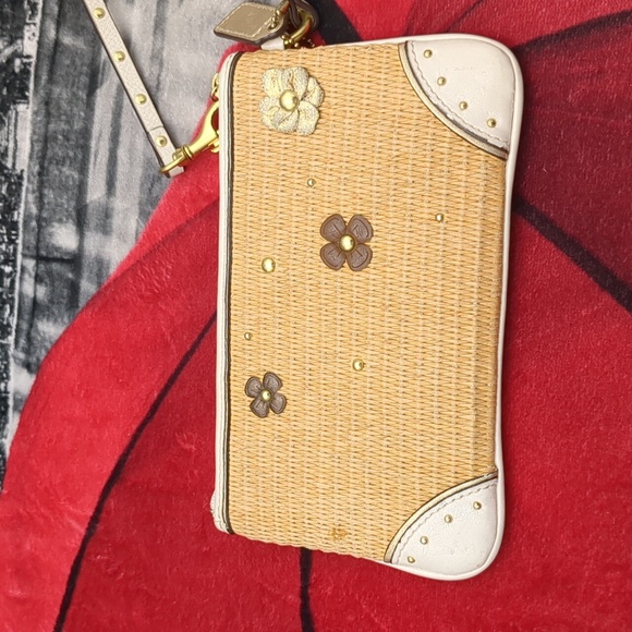 Coach straw flower wristlet - Picture 3 of 16